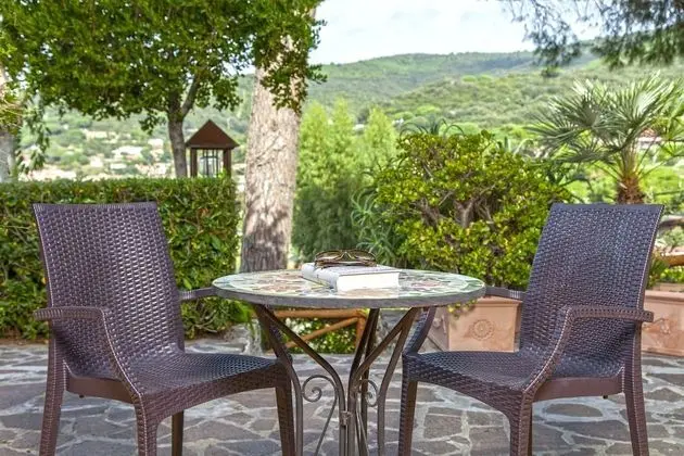 Tek Büyük veya İki Ayrı Yataklı Oda, Balkon, Bahçe Manzaralı