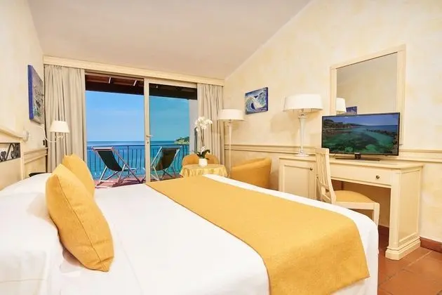 Tek Büyük veya İki Ayrı Yataklı Oda, Deniz Manzaralı