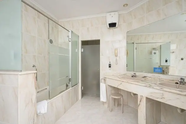 Premium Tek Büyük Yataklı Oda