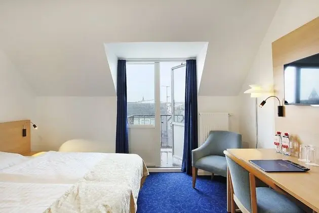 Tek Büyük Yataklı Oda, Balkon, Şehir Manzaralı
