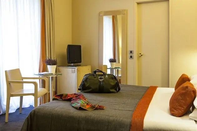 Superior Tek Büyük veya İki Ayrı Yataklı Oda