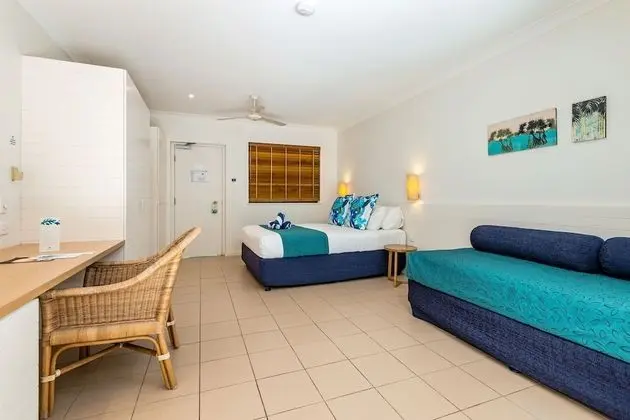 Standard Oda (Reef Room)