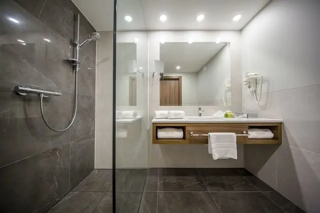 Comfort Tek Büyük Yataklı Oda (free spa access)