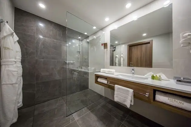 Comfort Tek Büyük Yataklı Oda, Göl Manzaralı (Plus; free spa access)