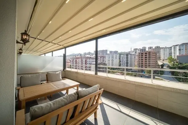 Jakuzili Teras Suit