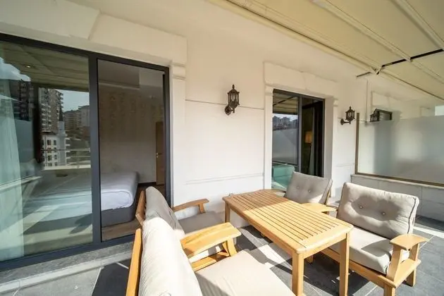 Teraslı Suit