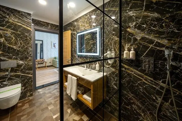 Teraslı Suit