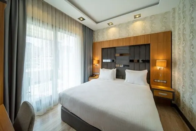 Teraslı Suit