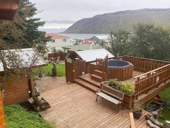 Private Cottage, 1 King Bed, Hot Tub, Mountain View