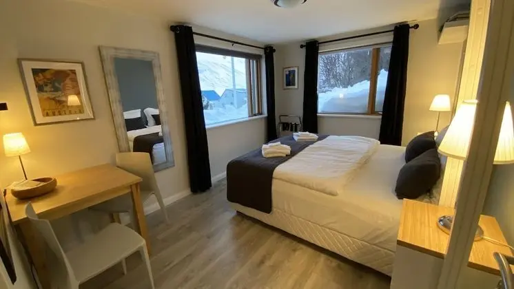 Tek Büyük Yataklı Oda, 1 En Büyük (King) Boy Yatak, Küçük Mutfak, Dağ Manzaralı