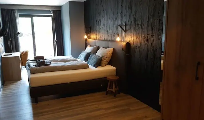 Basic Tek Büyük Yataklı Oda