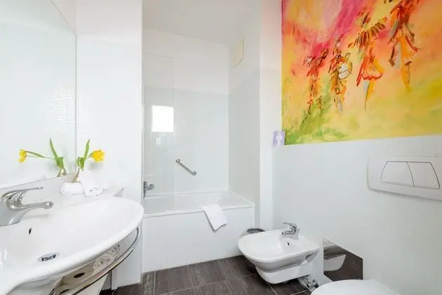 Comfort Tek Büyük Yataklı Oda, Balkon, Park Manzaralı