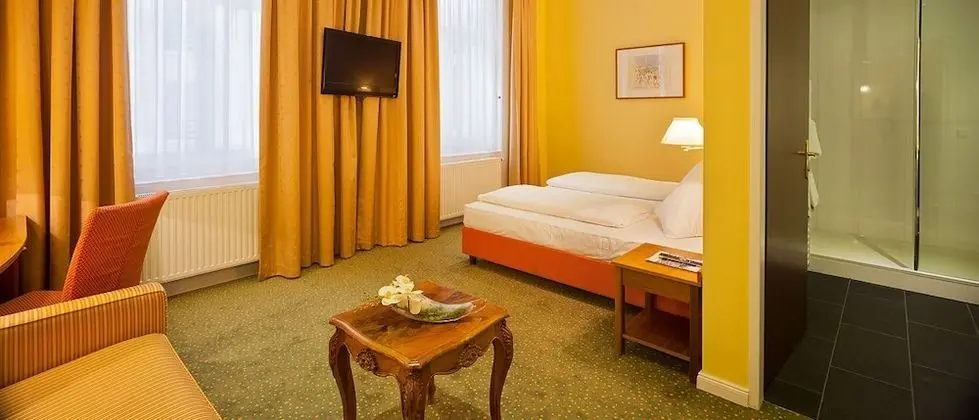 Superior Tek Büyük Yataklı Oda, Avlu Manzaralı