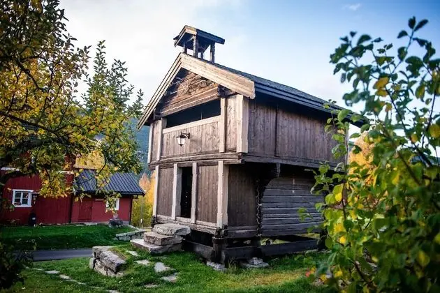 Traditional Tek Büyük Yataklı Oda