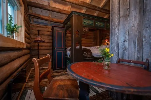 Traditional Tek Büyük Yataklı Oda