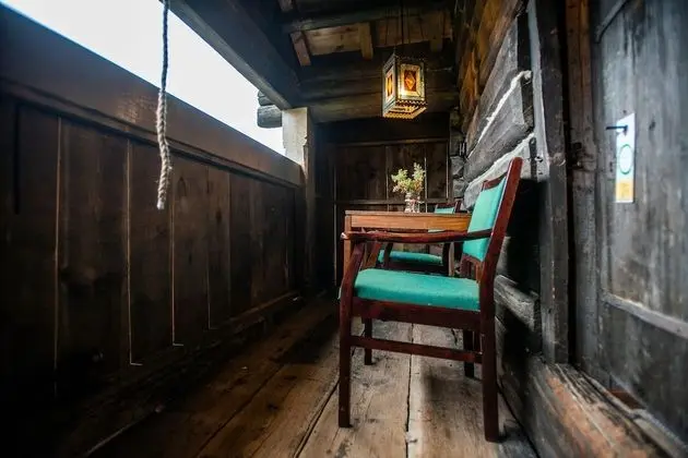 Traditional Tek Büyük Yataklı Oda