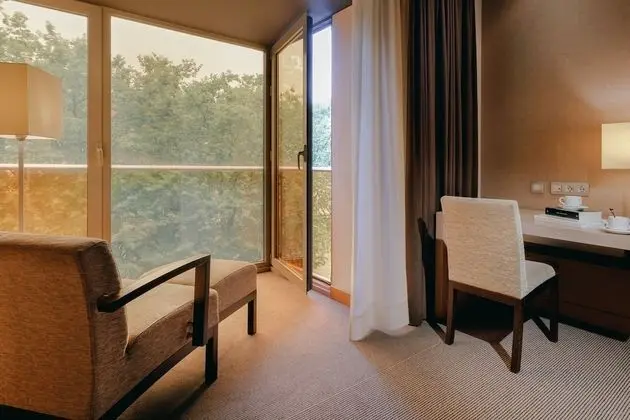 Junior Süit, Manzaralı