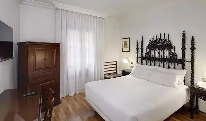 Classic Tek Büyük Yataklı Oda