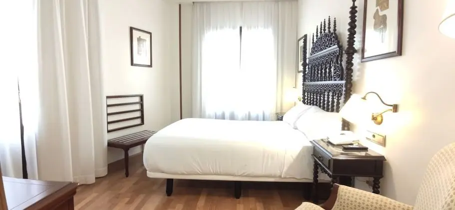 Classic Tek Büyük Yataklı Oda