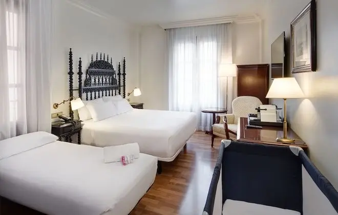 Classic Üç Kişilik Oda