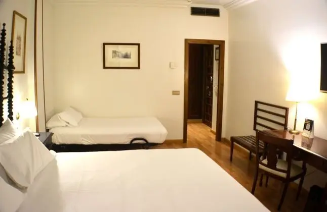 Classic Üç Kişilik Oda