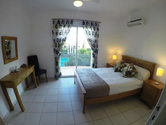 Villa, 2 Yatak Odası, Havuz Kenarı