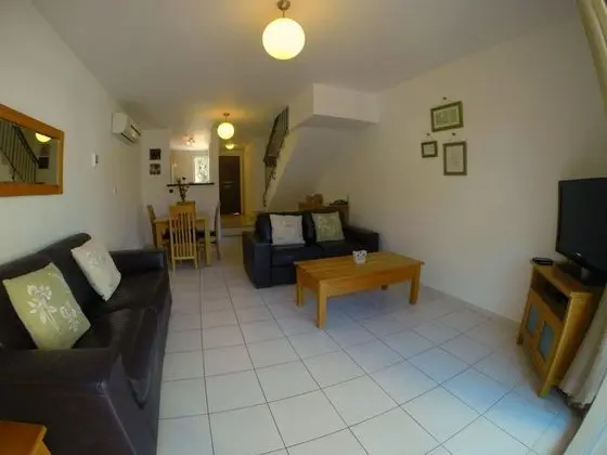 Villa, 2 Yatak Odası, Havuz Kenarı