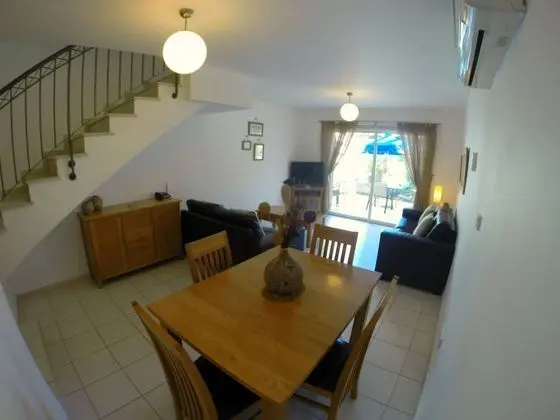 Villa, 2 Yatak Odası, Havuz Kenarı