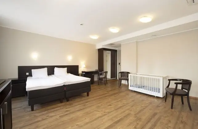 Family room, Classical Side Building