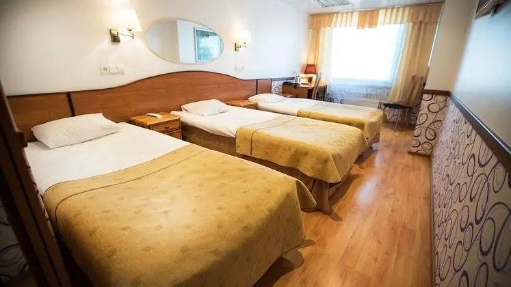 Üç Kişilik Oda