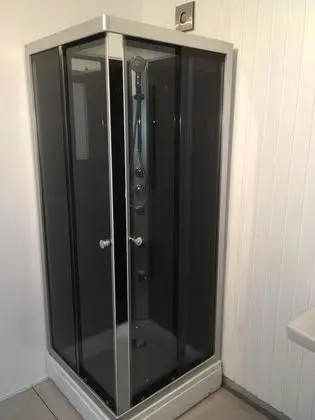 Big Studio Apartment with Private Bathroom & Kitchenette