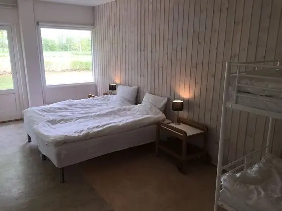 Big Studio Apartment with Private Bathroom & Shared Kitchen