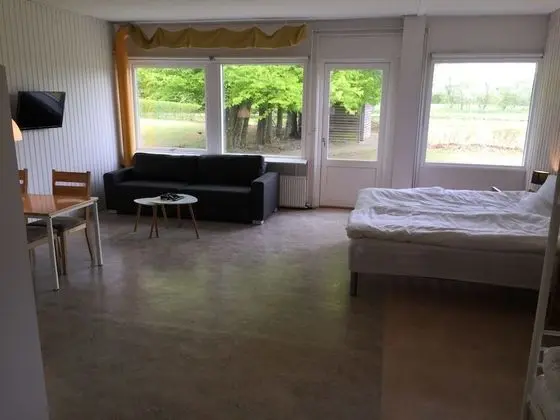 Big Studio Apartment with Private Bathroom & Shared Kitchen