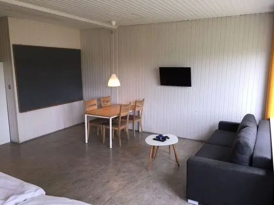 Big Studio Apartment with Private Bathroom & Shared Kitchen