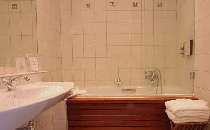 Junior Süit, Küvet