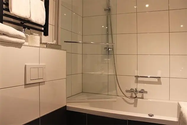 Tek Büyük Yataklı Oda, Küvet