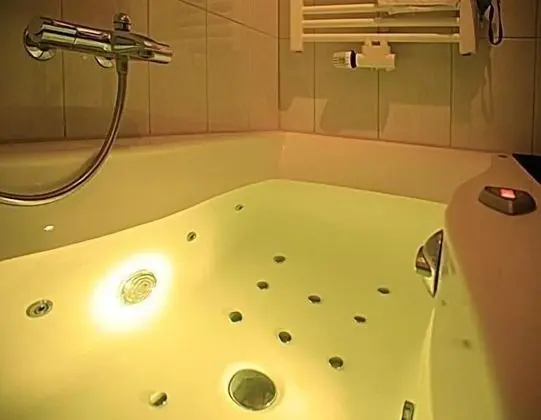 Tek Büyük Yataklı Oda, Küvet