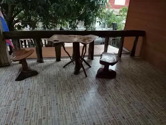 Ev