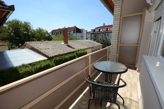 Üç Kişilik Oda, Balkon (Upstairs)