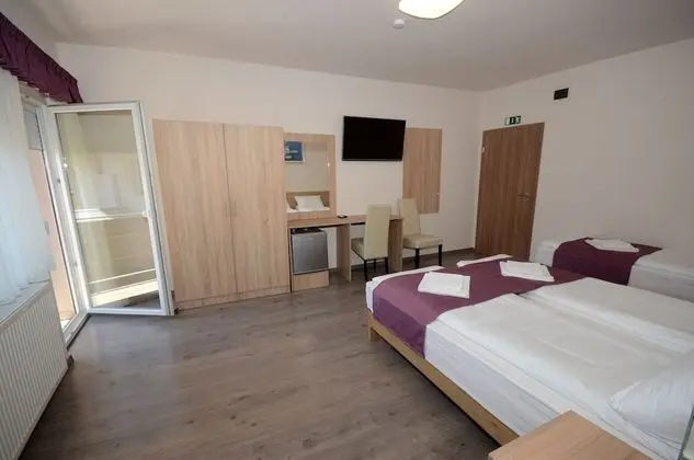 Üç Kişilik Oda, Balkon (Upstairs)