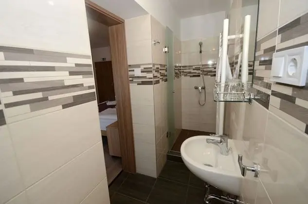 Üç Kişilik Oda, Balkon (Upstairs)