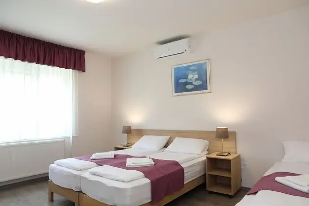 Üç Kişilik Oda, Şehir Manzaralı