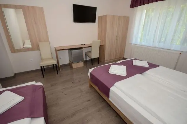 Üç Kişilik Oda, Şehir Manzaralı
