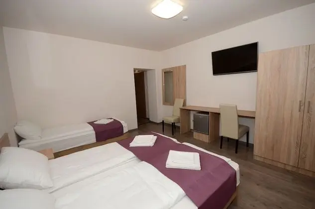 Üç Kişilik Oda, Şehir Manzaralı