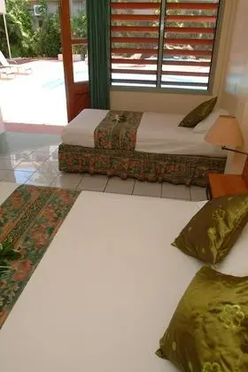 Deluxe Oda (Poolside /Balcony )