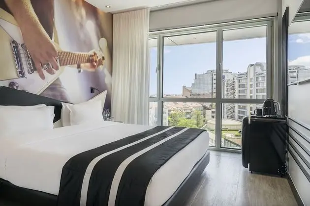 Comfort Tek Büyük veya İki Ayrı Yataklı Oda