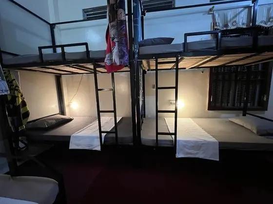 Ortak Ranzalı Oda, 2 Tek Kişilik Yatak