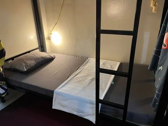 Ortak Ranzalı Oda, 2 Tek Kişilik Yatak