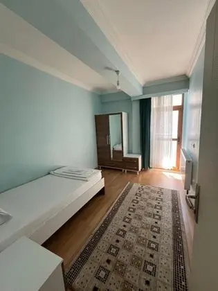 1+1 Oda, Kara Manzaralı, Balkonlu