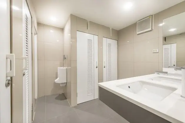 Mixed Dormitory with Shared Bathroom